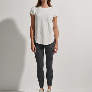 Maglietta personalizzata con orlo scavato profondo e maglietta bianca con perforazione testurizzata - Product Image 4