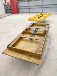 Bàn nông trại làm bằng gỗ thông nguyên khối, chân có thể gấp hoặc tháo rời để cho thuê tiệc tùng - Product Image 5