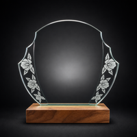 Trophée personnalisé en cristal avec base en bois de noyer massif et plaque en verre gravée pour la reconnaissance d'entreprise et la reconnaissance des employés