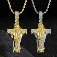 Pendentif Croix Artisanale Premium Plaqué Or avec Bordure en Zircon Cubique, Décoration Ange, Bijou Religieux Hip Hop pour Hommes, Idéal pour Fêtes Urbaines