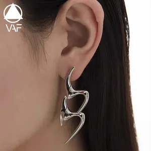 VAF新设计不锈钢穿孔双弯刀新月空心耳环双曲月亮不褪色耳环