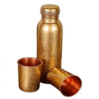 Botol Air Tembaga Dengan 2 Cangkir Tutup Ulir Desain Tradisional Dapat Digunakan Kembali Untuk Perjalanan Mendaki Berkemah Dewasa