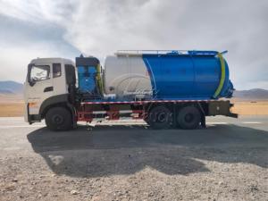 Camion d'aspiration hydraulique Dongfeng KL 6x4 avec moteur diesel Cummins et boîte de vitesses rapide, réservoir de 18-22m³ pour le nettoyage des égouts et des sédiments de rivière - Product Image 3
