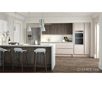 2025 Dorene Chine Designs de luxe Île de marbre MDF Laque Shaker Style Porte Armoires de cuisine blanches avec centre gris moderne