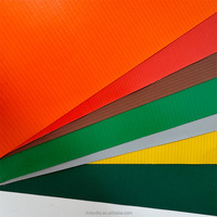 0.3MM 320GSM Double Couleur PVC Enduit Laminé À Froid Étanche Résistant Au Feu Anti-UV Bâche Rouleaux pour Une Utilisation En Plein Air