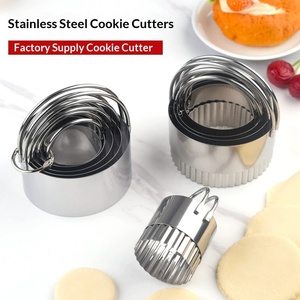 Olycoop Set Professionale di 5 Tagliabiscotti Rotondi in Metallo Ecologico con Manico - Product Image 2