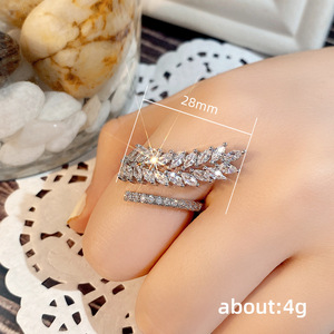 Anello con Foglia di Grano e Zirconi per Donne, Gioiello Elegante e Creativo Scintillante alla Moda - Product Image 2