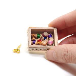 Accessoires pour maison <span class=keywords><strong>de</strong></span> poupée à l'échelle 1:12, boîte à ruban miniature, <span class=keywords><strong>kit</strong></span> <span class=keywords><strong>de</strong></span> couture, bobines <span class=keywords><strong>de</strong></span> fil - Product Image 3