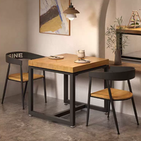 Ensemble de table et chaises de style industriel en bois massif et en fer pour bistrot, bar, restaurant occidental, café, hôtel, cantine