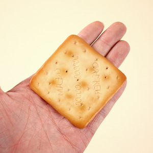 Pendentif PVC Simulation Biscuit Apéritif, Jouet Amusant de Simulation de Snack, Porte-clés Carré Faux Biscuit Ornemental - Product Image 3