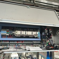 Machine de remplissage entièrement automatique à 6 buses avec pesage et levage servo pour liquides visqueux de 1 à 25 litres