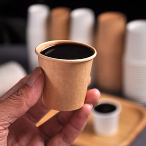 Vasos de Papel Kraft Biodegradables Desechables con Logotipo Personalizado de Xiamen, Diseño de Pared Simple con Tapas para Helado, Café, Té, Salsas y Porciones - Product Image 1