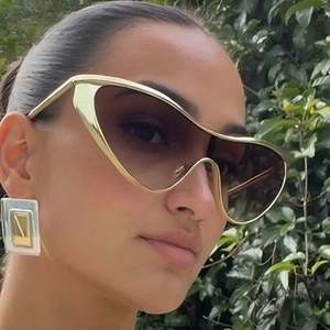 Lunettes de soleil œil-de-chat surdimensionnées en métal UV400 pour femme, monture large punk en alliage, avec logo personnalisé, collection luxe 2026 - Product Image 1