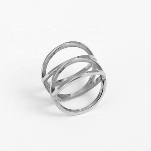 Anello da donna in <span class=keywords><strong>acciaio</strong></span> inossidabile <span class=keywords><strong>chirurgico</strong></span> 316l su misura in oro 18 carati con doppio anello a croce - Product Image 3