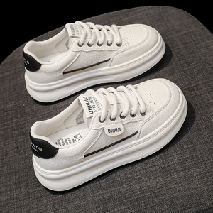 Zapatillas de Piel Recién Lanzadas, un Artículo Popular de Primavera con Suela Gruesa, Aptas Tanto para Deporte como para Uso Casual, Altamente Versátiles - Product Image 3