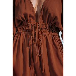 Falda corta tropical de playa con cuello en V, sin espalda, con lazo en la cintura para lucir delgada y holgada, color marrón - Product Image 2