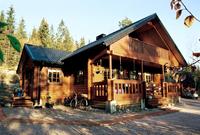 Hochwertiges Holzhaus mit modernem Design und Balkon für Luxus villen