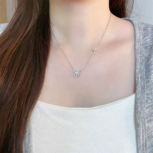 Collar con Colgante de Doble Mariposa Luminosa con Diamantes de Platino Pt950 Cultivados en Laboratorio, Joyería Fina, Cadena Delicada y Elegante - Product Image 3