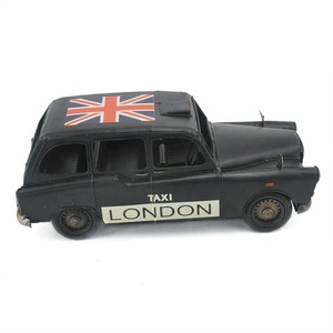 Modèle de taxi noir londonien avec drapeau britannique fait <span class=keywords><strong>à</strong></span> la main, objets d'art et de collection pour la décoration de la maison et du bureau, designs d'artisanat en métal, décorations - Product Image 6