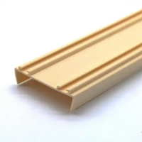 Profilé d'angle en plastique ignifuge et écologique, fabrication sur mesure de profilés PVC extrudés avec un design moderne pour la décoration intérieure