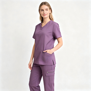 Ensemble de Blouse et Pantalon Médical Personnalisé OEM pour Femme, Col V Superposé, Multi-Poches, Pantalon Cargo Zippé, Uniforme de Travail Médical pour Clinique et Soins de Santé - Product Image 1