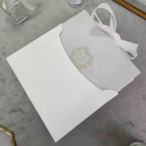 การ์ดเชิญงานแต่งงานแบบปกแข็งผ้าลินินสีขาวสุดหรูหรา พร้อมริบบิ้นผ้าไหม ดีไซน์พิเศษ ขนาด 5 <span class=keywords><strong>x</strong></span> 7 นิ้ว - Product Image 6