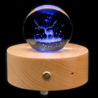 Noël sculpté en bois massif Bluetooth boîte à musique créatif cadeau en bois ornement boule de cristal rougeoyante gravé boîte à musique en cristal