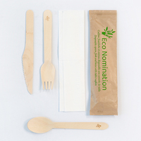Couverts biodégradables de sécurité alimentaire couteau fourchette cuillère couverts en bois ensemble de couverts jetables emballés individuellement avec serviette