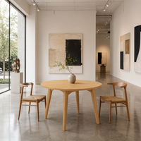 Table de cuisine ronde moderne avec pieds en bois massif, barre transversale renforcée et structure de support triangulaire, style minimaliste