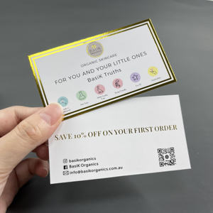 Tarjetas de felicitación premium con borde de lámina dorada - Insertos personalizados con redes sociales y código QR, diseño de tarjetas de visita para embalaje de regalos - Product Image 1