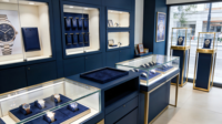 Vitrine réfrigérée avec éclairage LED pour présentation de logo, idéale pour les kiosques de soin des sourcils, les magasins de détail et les centres commerciaux