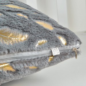 Funda <span class=keywords><strong>de</strong></span> almohada con estampado <span class=keywords><strong>de</strong></span> lámina dorada, <span class=keywords><strong>fundas</strong></span> <span class=keywords><strong>de</strong></span> <span class=keywords><strong>cojines</strong></span> <span class=keywords><strong>de</strong></span> plumas peludas suaves, funda <span class=keywords><strong>de</strong></span> almohada decorativa para Festival <span class=keywords><strong>de</strong></span> <span class=keywords><strong>Navidad</strong></span> - Product Image 5