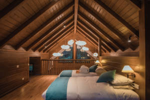 Maison préfabriquée écologique de style château, chalet en bois à deux étages avec toboggan pour enfants, terrasse pour les centres de villégiature, villa, chambre, maison - Product Image 6