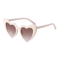 5716 Vente en gros de lunettes de soleil tendance en forme de cœur pour femmes, lunettes de soleil classiques pour femmes, lunettes de soleil mignonnes pour les fêtes, Gafas De Sol, plusieurs couleurs