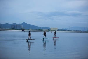 Planche de surf électrique hydrofoil personnalisée de qualité supérieure fabriquée en Chine pour les sports nautiques - Product Image 6