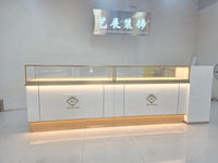 Vitrine de présentation de bijoux YIZHAN YZ-85 de luxe, personnalisable, blanche/dorée, avec éclairage LED et miroir au dos, forme trapézoïdale pour