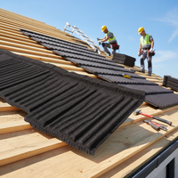Tuile de toiture en métal revêtue de pierre ignifuge moderne - Durable et longue durée de vie pour les hôtels, les ateliers et les bâtiments commerciaux