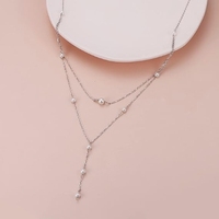 Charmful chaîne en argent plaqué rhodium en forme de Y petit collier à breloques en perles véritables blanches rondes