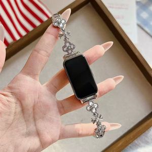 Correa de Reloj de Lujo con Trébol de Cuatro Hojas y Diamantes de Imitación, Compatible con Apple Watch 10/<span class=keywords><strong>S11</strong></span>, Huawei Fit4/GT6, <span class=keywords><strong>Xiaomi</strong></span> Band 10 - Product Image 2