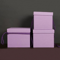 Vente en gros Boîte cadeau à fleurs portable en papier durable spécial carré classique de couleur unie facile à empiler