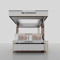 Vitrine d'îlot central autoportante de luxe moderne pour cosmétiques avec éclairage LED pour centre commercial