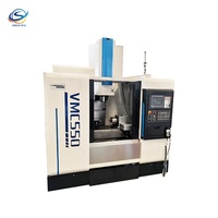 Centro de Mecanizado Vertical CNC VMC550 Pequeño con Sistema de Extracción Automática de Virutas