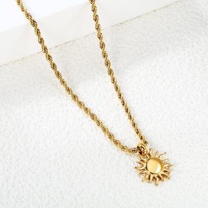 เครื่องประดับกันน้ำไม่หมอง 18k ชุบทอง สร้อยคอจี้รูปพระอาทิตย์ สร้อยคอเชือกเกลียวสแตนเลส - Product Image 4