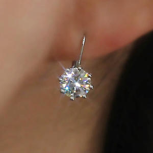 Orecchini in Oro Bianco con Diamanti Taglio Brillante Rotondo, Montatura a Griffe, Gioielli Classici da Donna per Matrimonio, Certificati GIA - Product Image 5