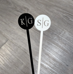 Étiquette nominative personnalisée en acrylique noir personnalisé Agitateurs de boissons de mariage Bâtonnets de cocktail Bâtonnets de cocktail initiaux - Product Image 4