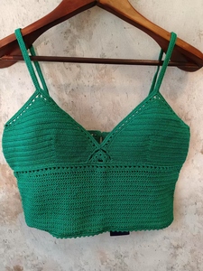 Top informal con cuello en V de lana/cachemira verde tejido a mano con tela transpirable y logotipo frontal - Product Image 2