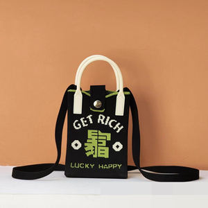 <span class=keywords><strong>Borsa</strong></span> a tracolla rossa in maglia con motivo cavallo e oro per portare fortuna e buon auspicio - Product Image 3