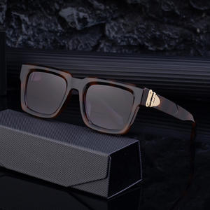 แว่นกันแดดทรงสี่เหลี่ยม XH-3490 สำหรับผู้ชาย กรอบและเลนส์ PC ป้องกันรังสียูวี 400 สีขาวสว่าง ทันสมัย - Product Image 3