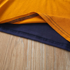 เสื้อยืดเด็กผู้ชายแบบเย็บสามสีตัดกันสำหรับขายส่งจากร้านเสื้อผ้าบูติกเด็ก - Product Image 5