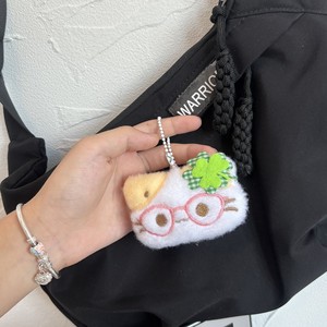 En stock : Accessoires en peluche et décorations pour enfants, motif chat japonais de dessin animé avec emoji chat porte-bonheur trèfle à quatre feuilles, et pinces à cheveux. - Product Image 1